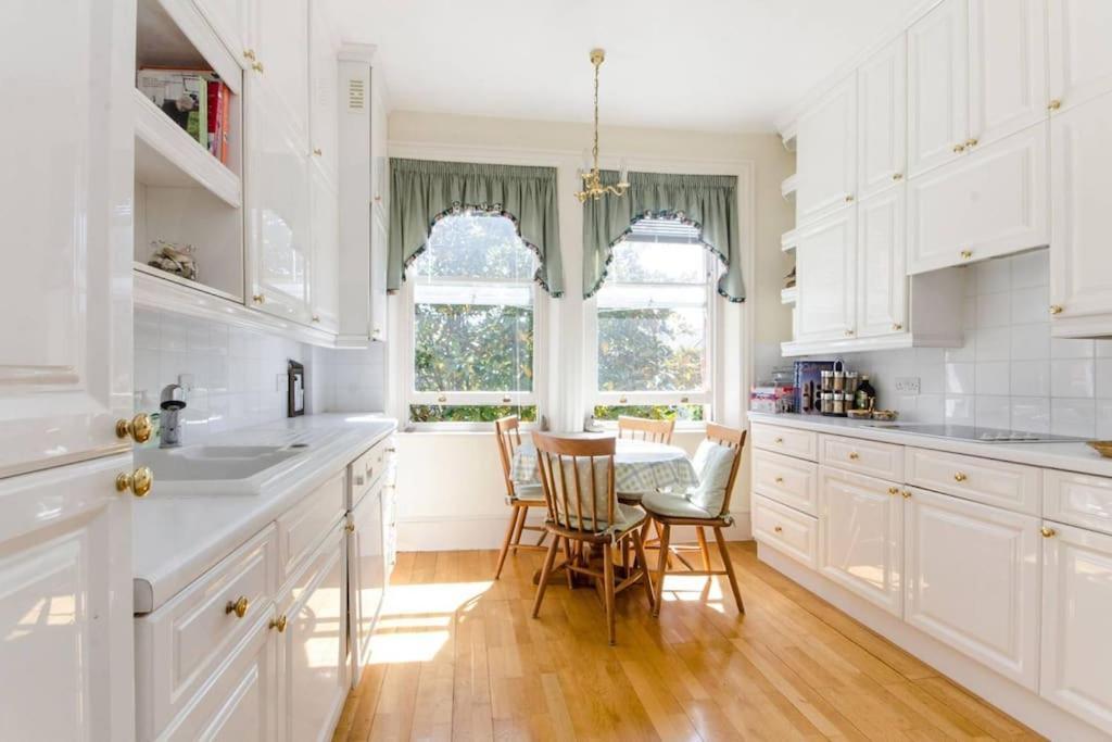 Large 3 Bed Flat In Central Wimbledon London Kültér fotó