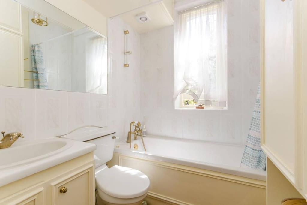 Large 3 Bed Flat In Central Wimbledon London Kültér fotó