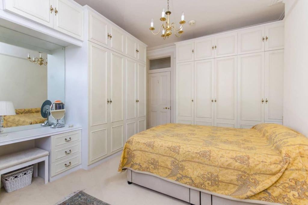 Large 3 Bed Flat In Central Wimbledon London Kültér fotó