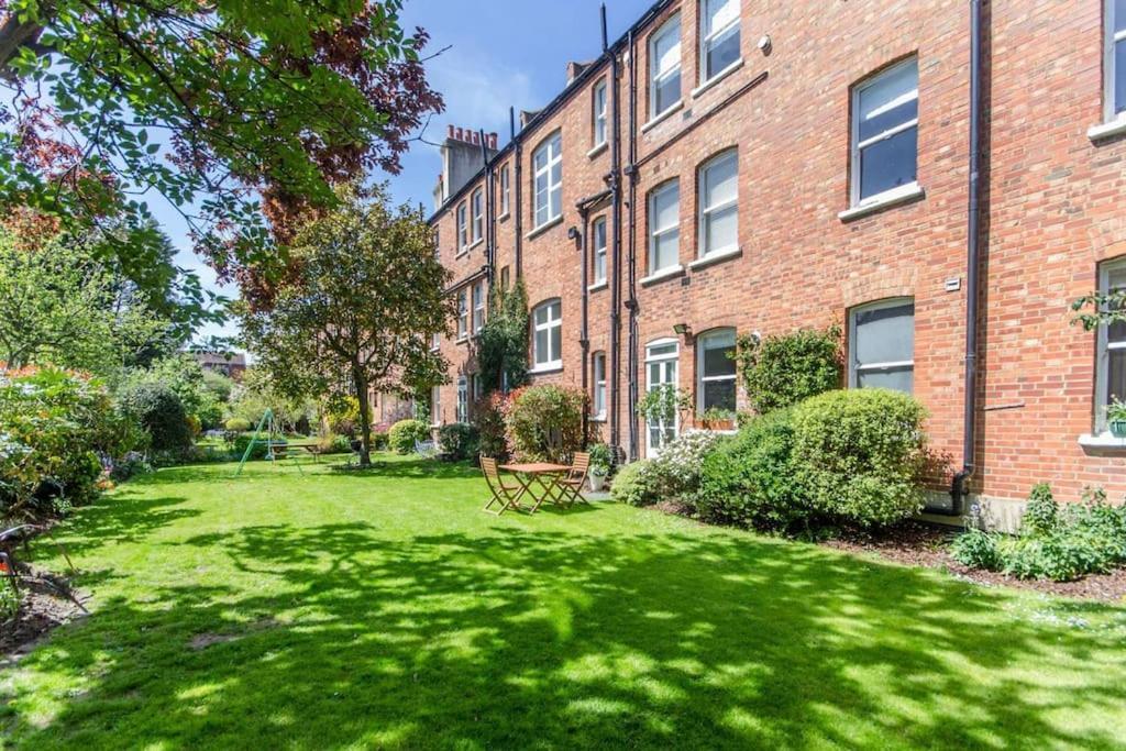 Large 3 Bed Flat In Central Wimbledon London Kültér fotó